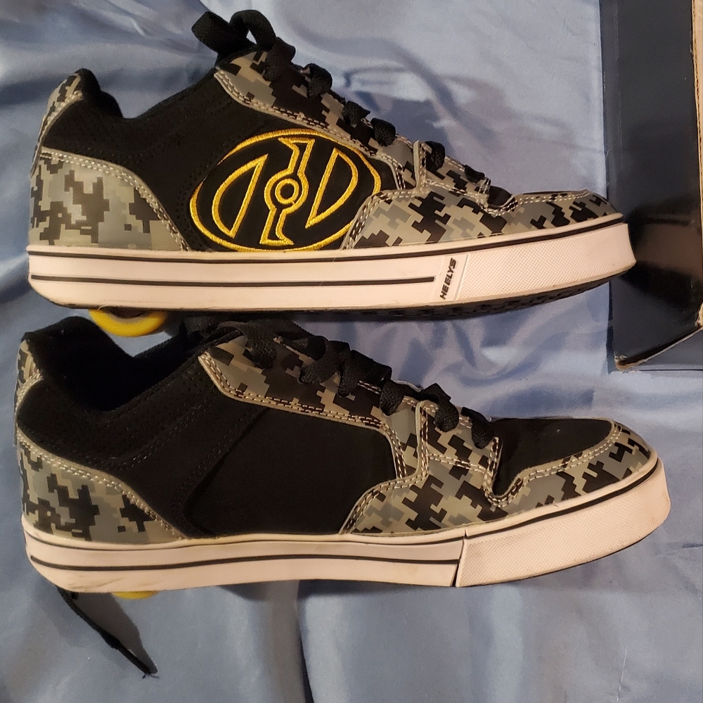 Heeleys mens size 9